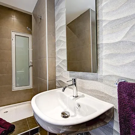 St Julians Seaviews House بيت للعطل *