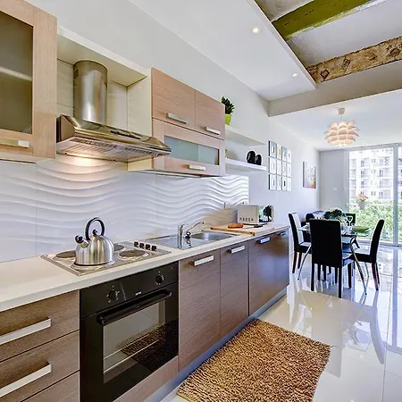 بيت للعطل St Julians Seaviews House *
